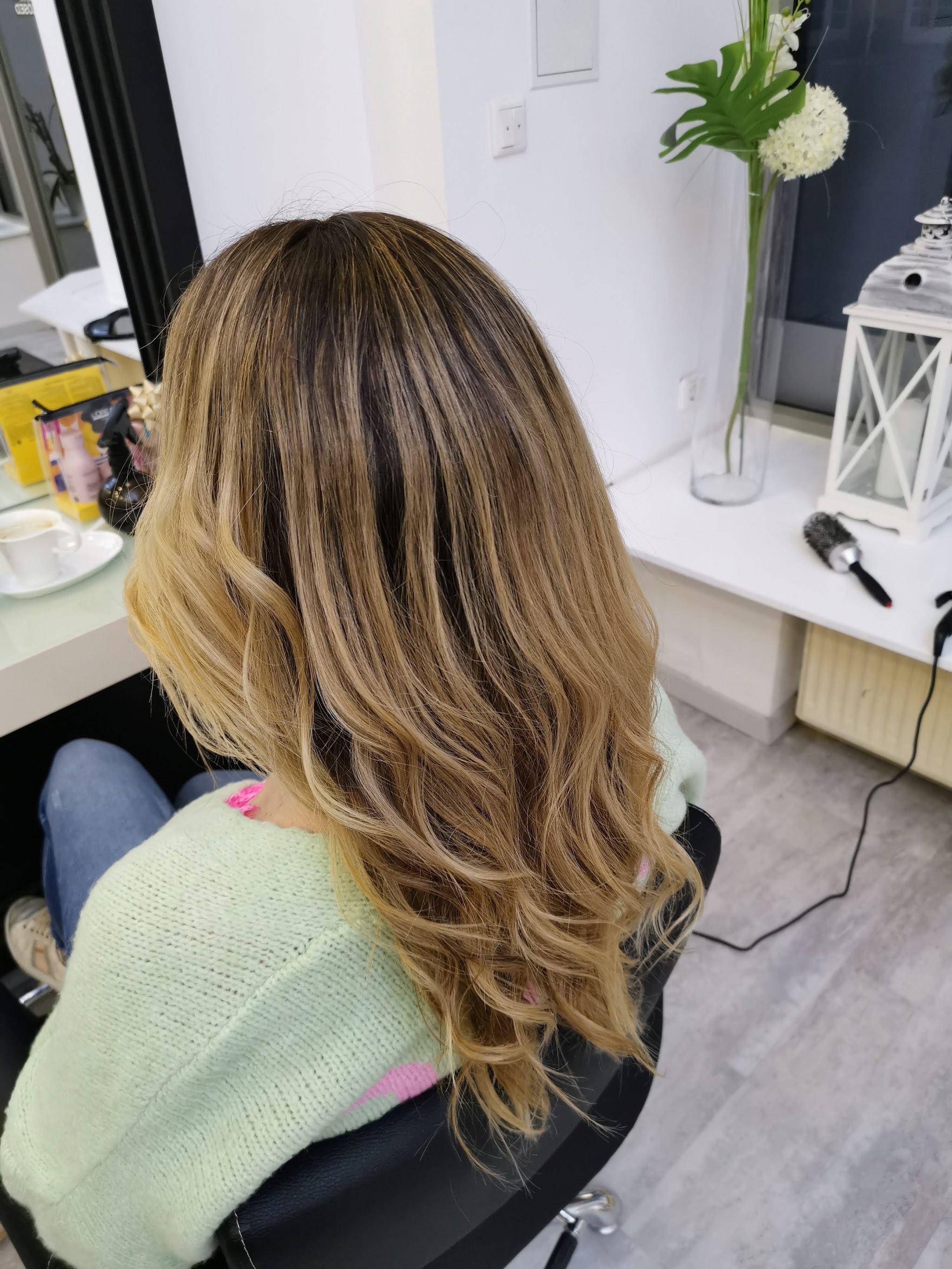Balayage-Wellen im Empfangsbereich, Ventus Friseure Hagen